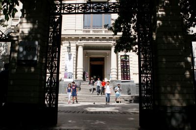 La actividad tendrá lugar en el Auditorio d'Etigny de la Facultad de Ciencias Físicas y Matemáticas (FCFM) de la Universidad de Chile.